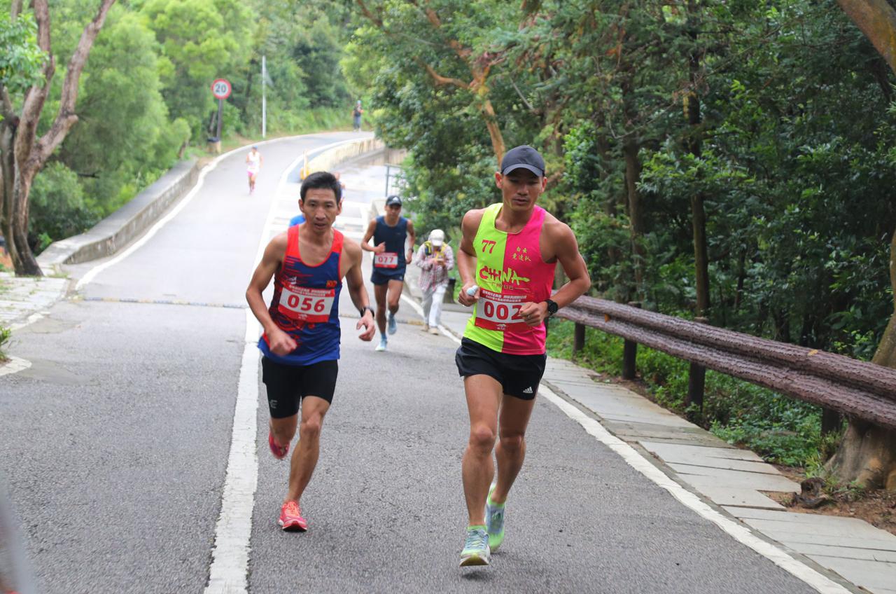 开云官方平台-壮志凌云！运动员激情冲刺，勇攀高峰
