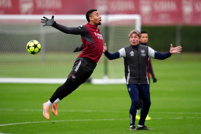 阿森纳球员表现抢眼，助球队轻松取胜