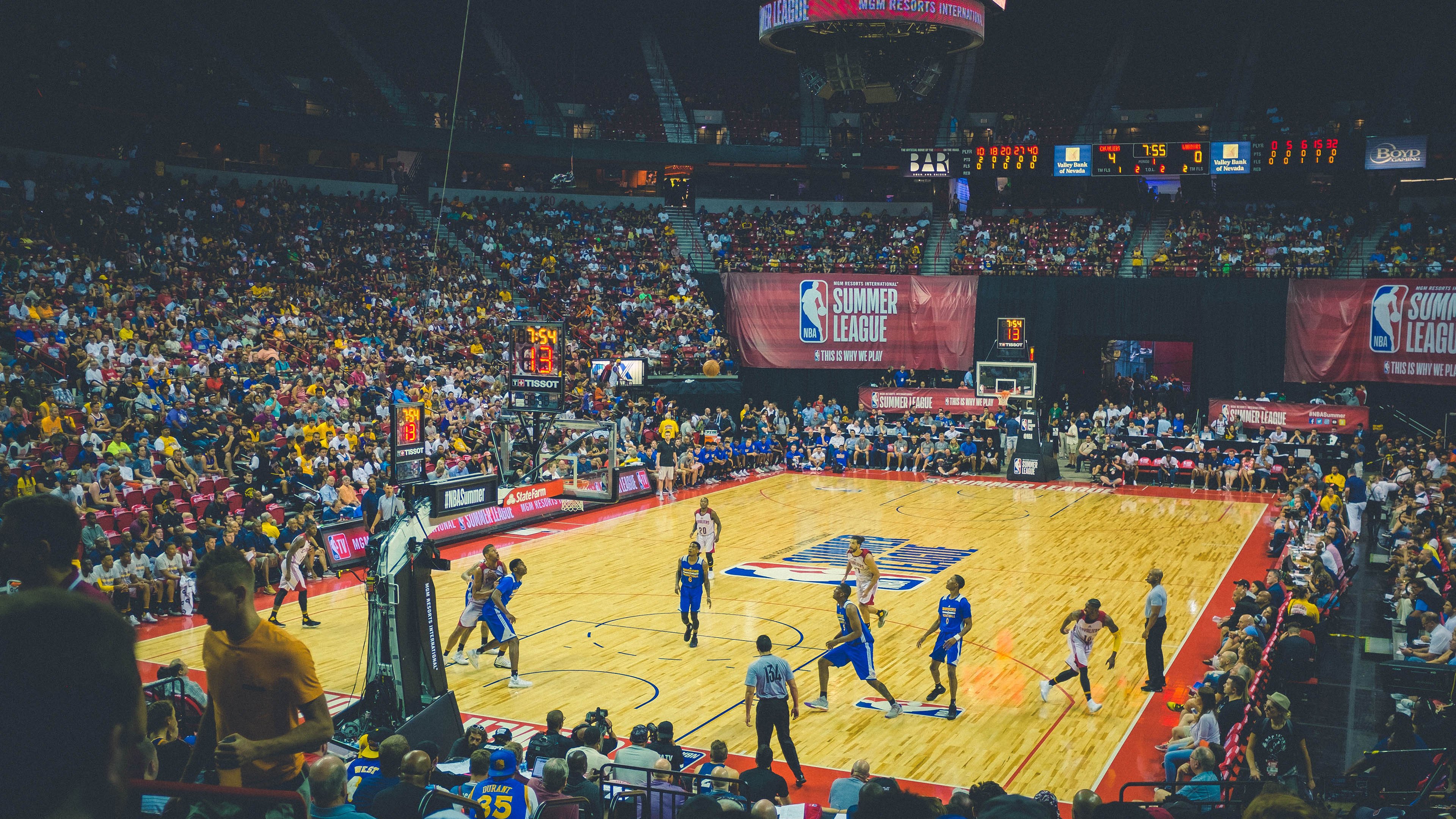 爵士险胜骑士,克莱·汤普森带队取胜